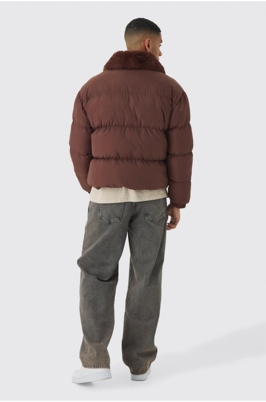 Шоколадна пухова куртка з коміром зі штучного хутра