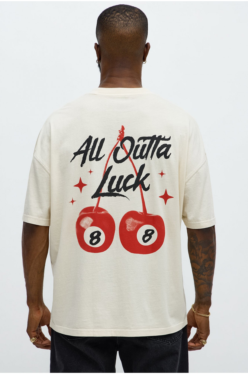 Футболка оверсайз 'All Outta Luck' (кремова)