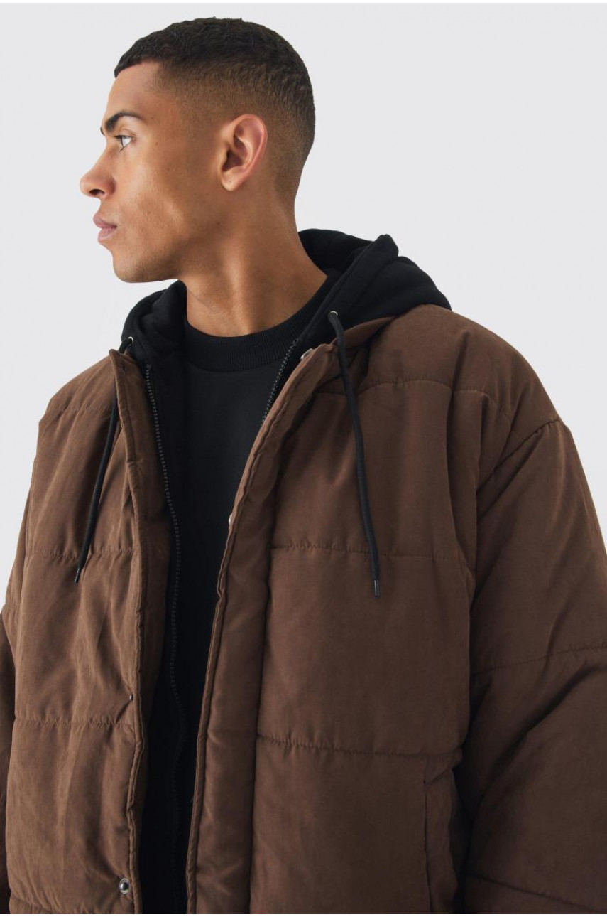 Шоколадний бомбер зі стьобаним капюшоном зі штучного шару