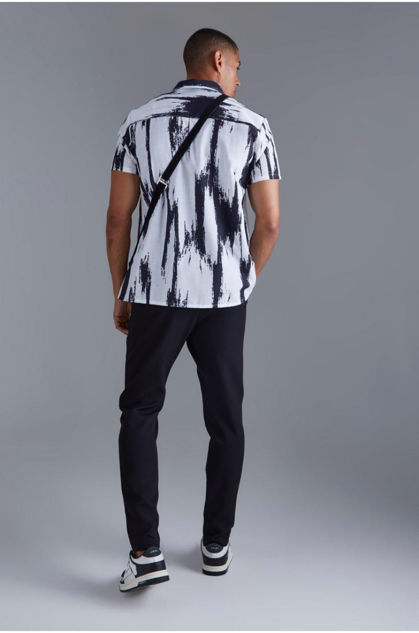 Широкомасштабна абстрактна сорочка з коротким рукавом