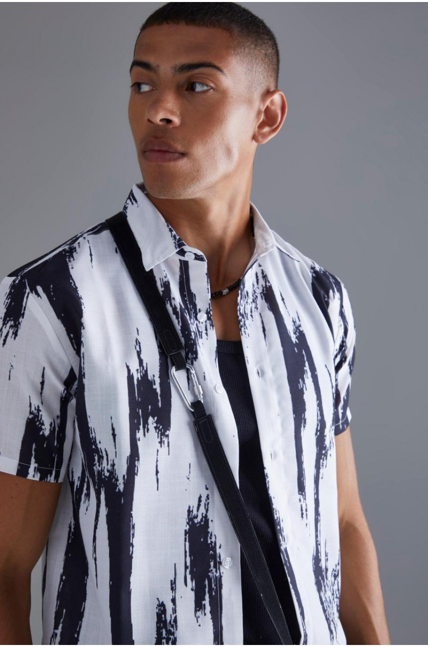 Широкомасштабна абстрактна сорочка з коротким рукавом