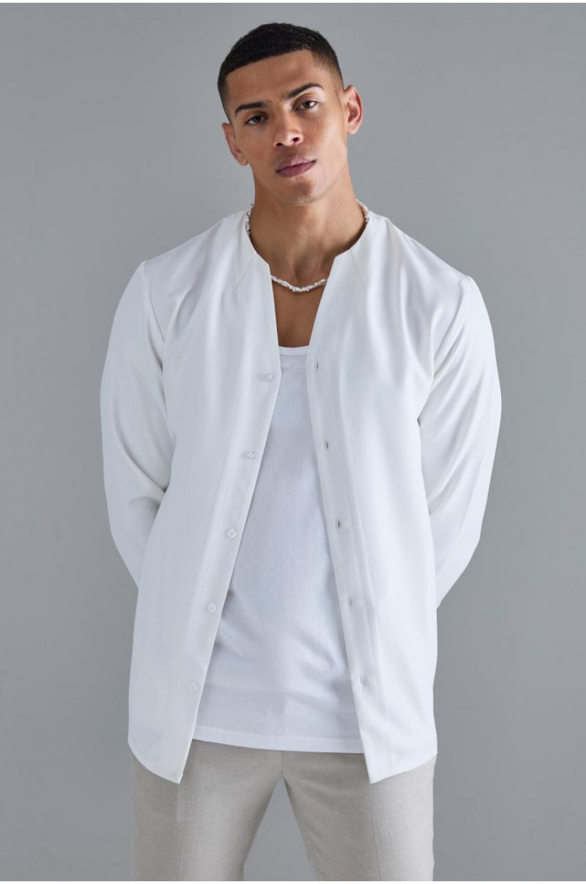 М'яка саржева сорочка з відкритим горлом і довгим рукавом