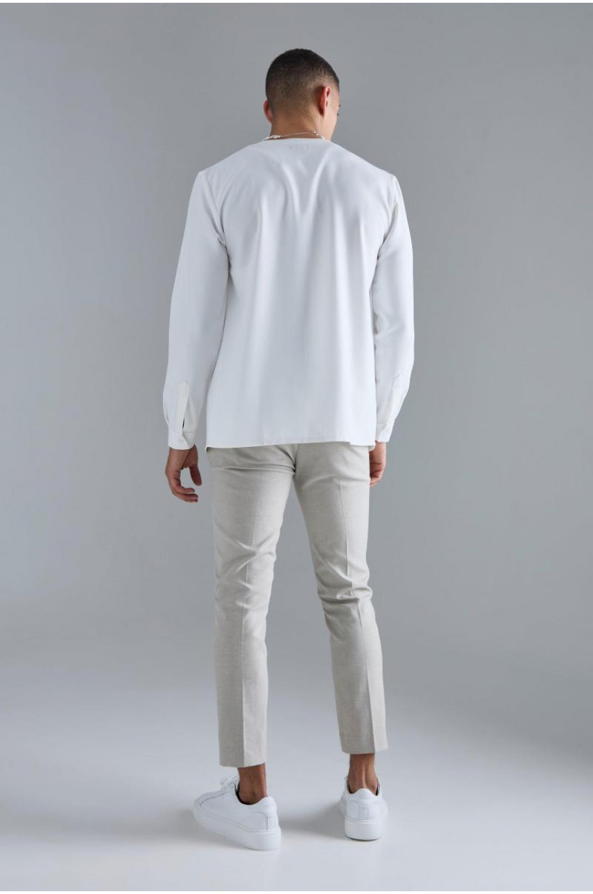 М'яка саржева сорочка з відкритим горлом і довгим рукавом