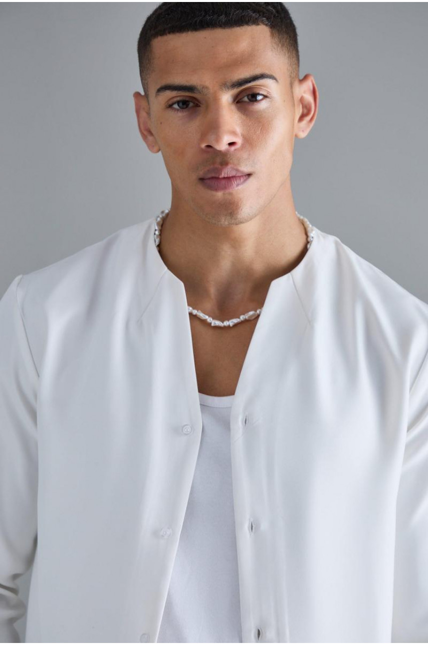 М'яка саржева сорочка з відкритим горлом і довгим рукавом