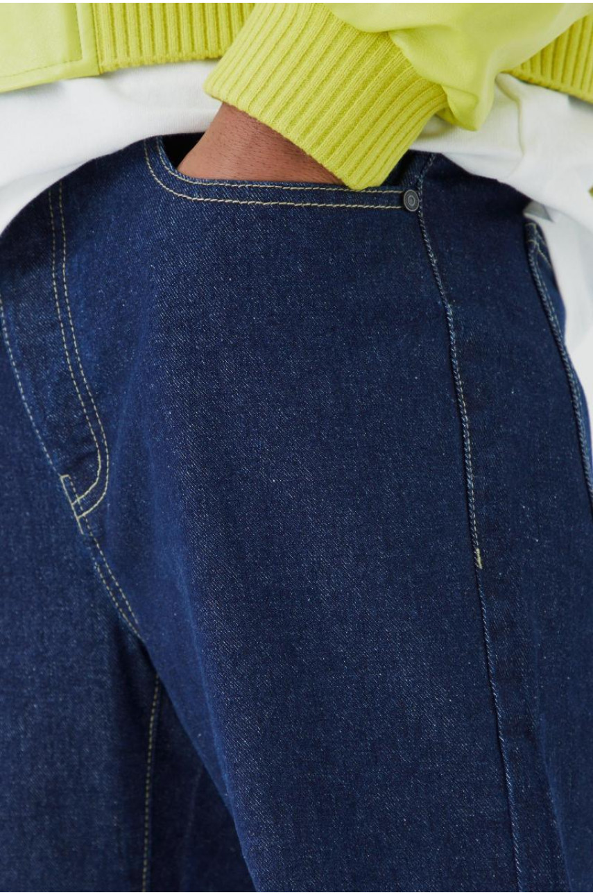 Розслаблені жорсткі джинси з кльошем