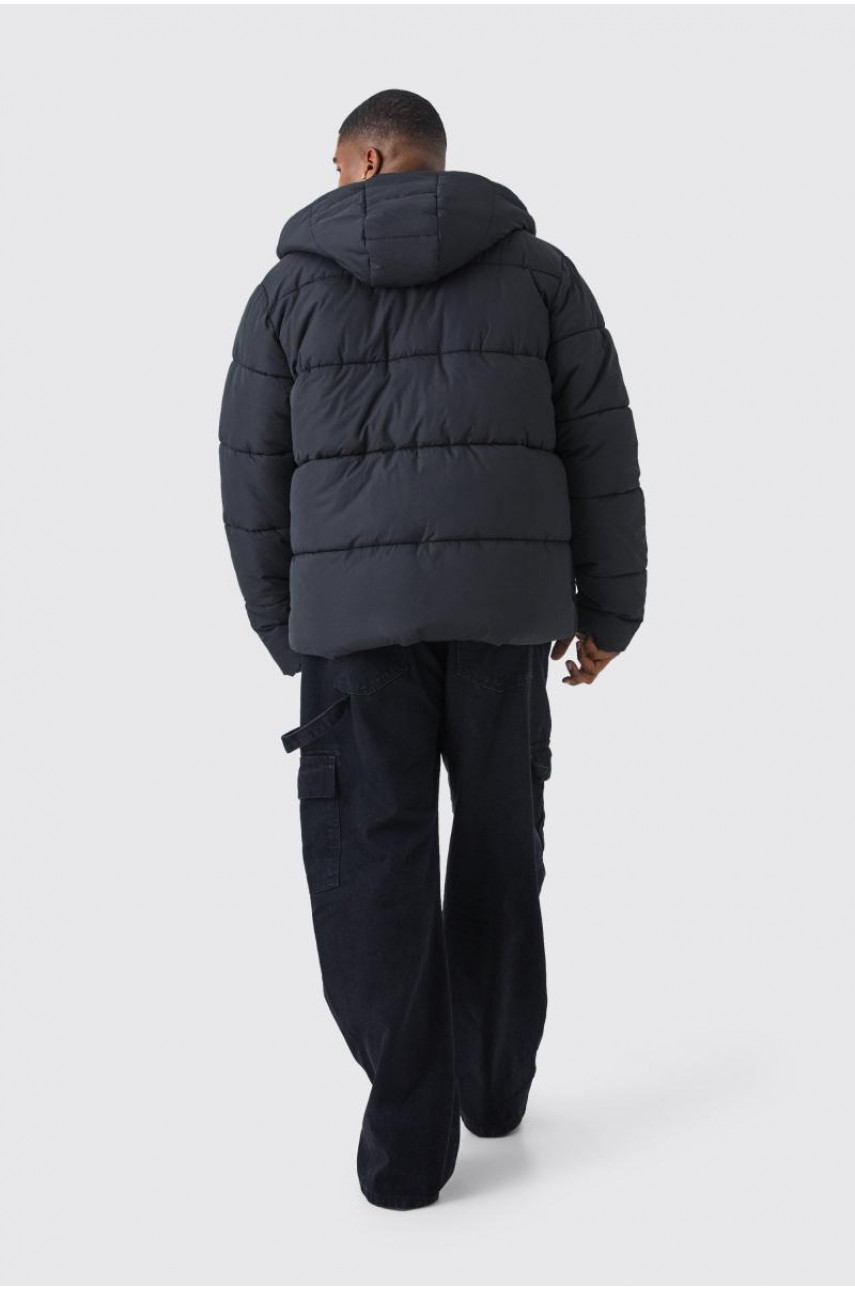 Чорна матова пухова куртка з капюшоном