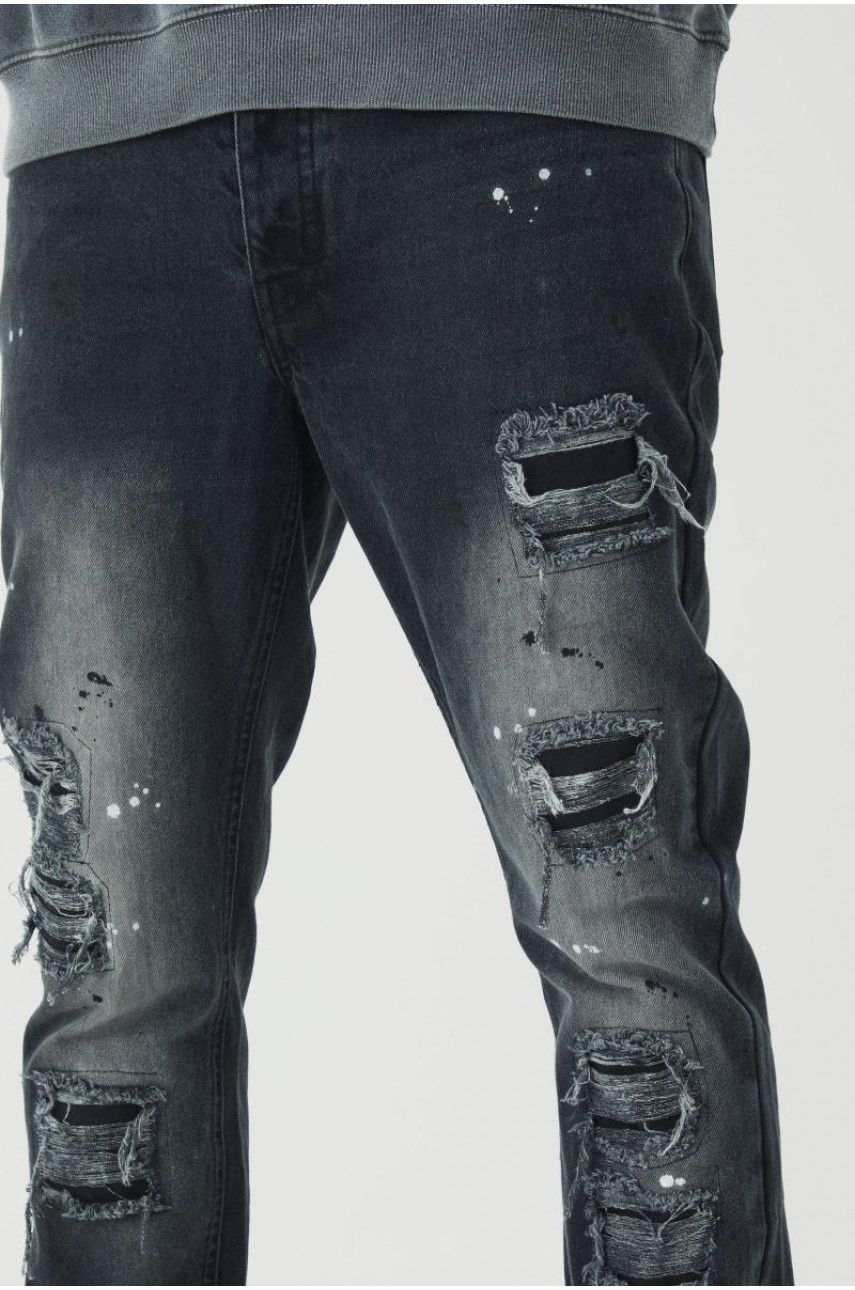 Тонкі рвані джинси з пофарбованими плямами